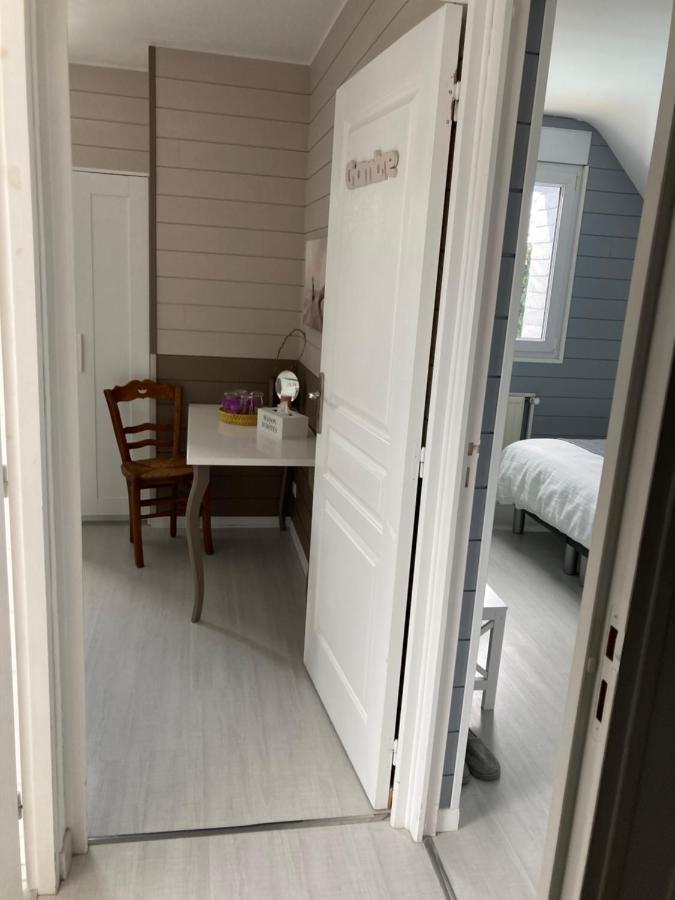 Au Logis Des Pins Chambre d'Hôtes Pontorson Exterior foto